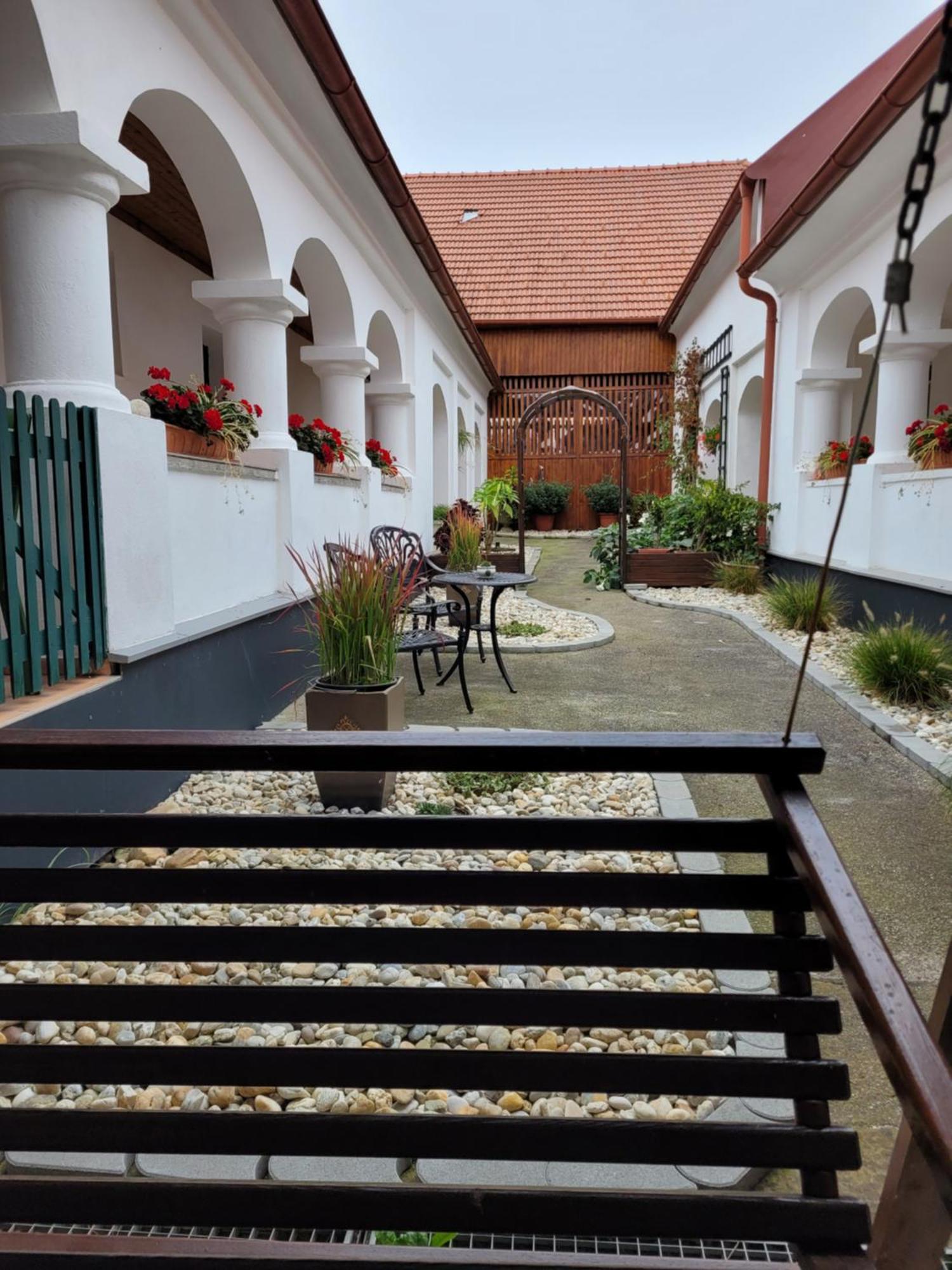 Arkadenhof Kurtz Hotel Markt Allhau Exterior photo